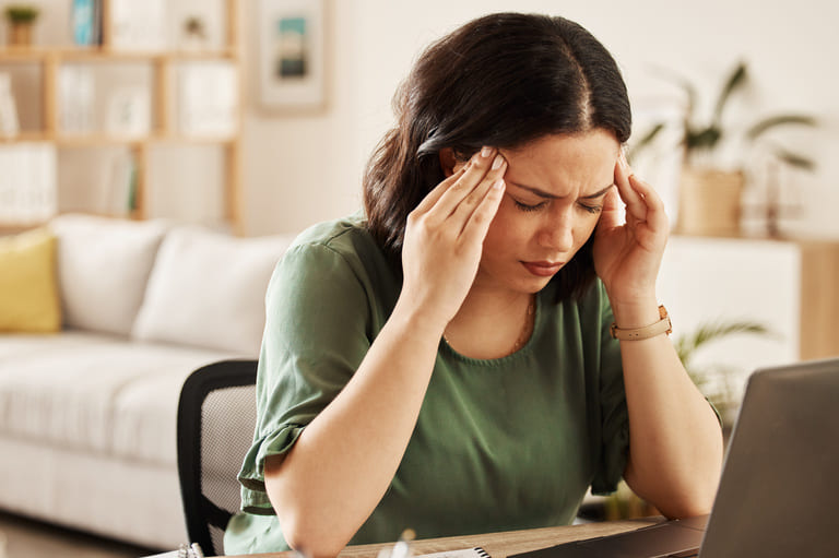 Kopfschmerzen - Welche Symptome sprechen für eine Aura?